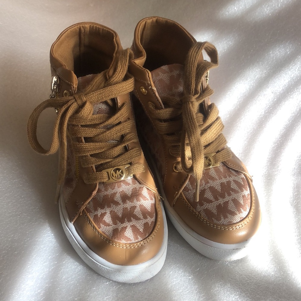 Kids Michael Kors Vegan Sneakers - Size 1 - Picture 2 of 16
